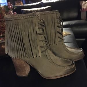 FRYE PARKER SUEDE FRINGED BOOTS! Size 8.5